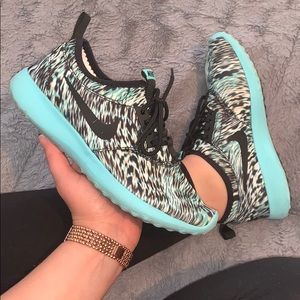 Women’s Nike Zenji Sneakers